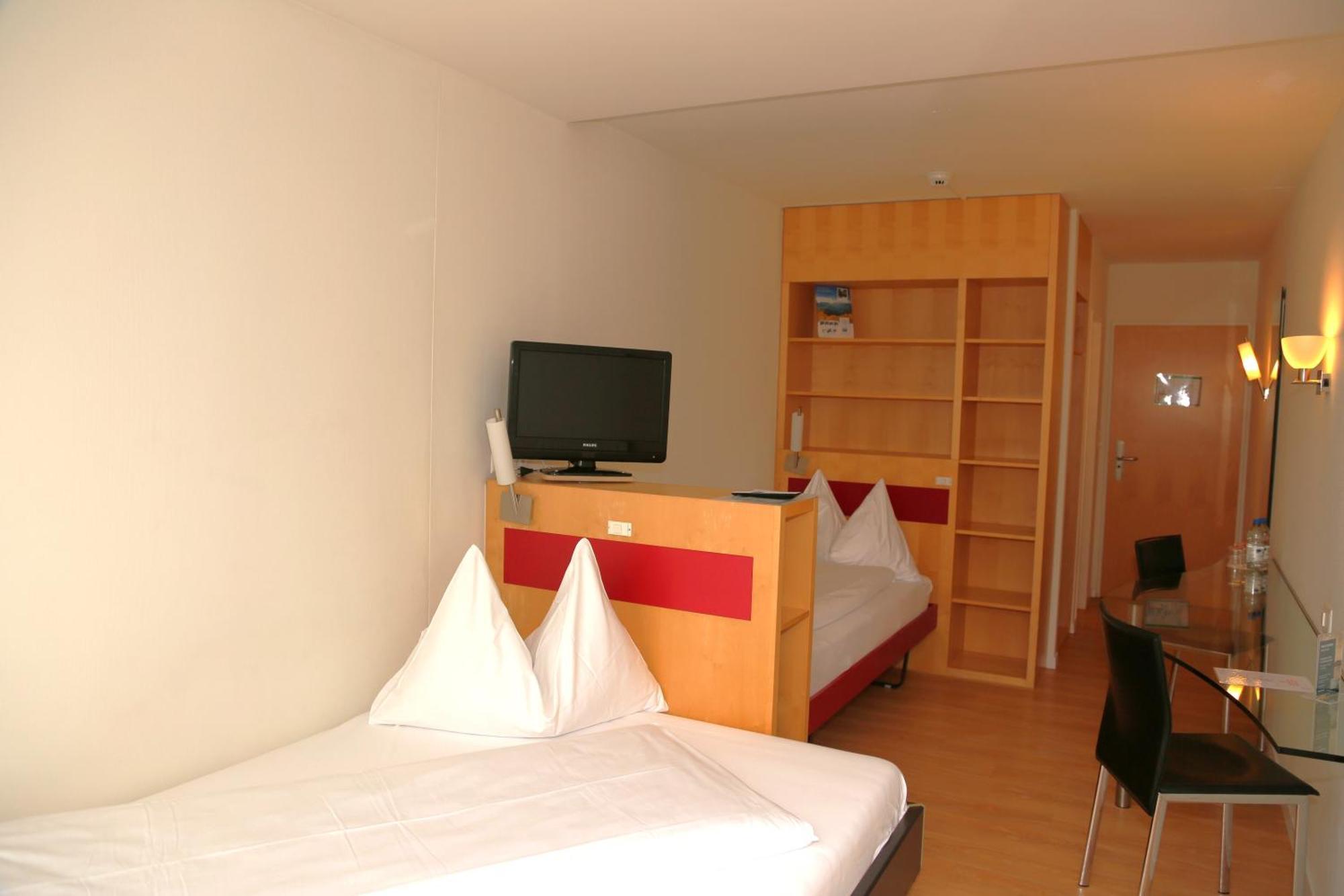 Hotel Seaside Spiez Bagian luar foto
