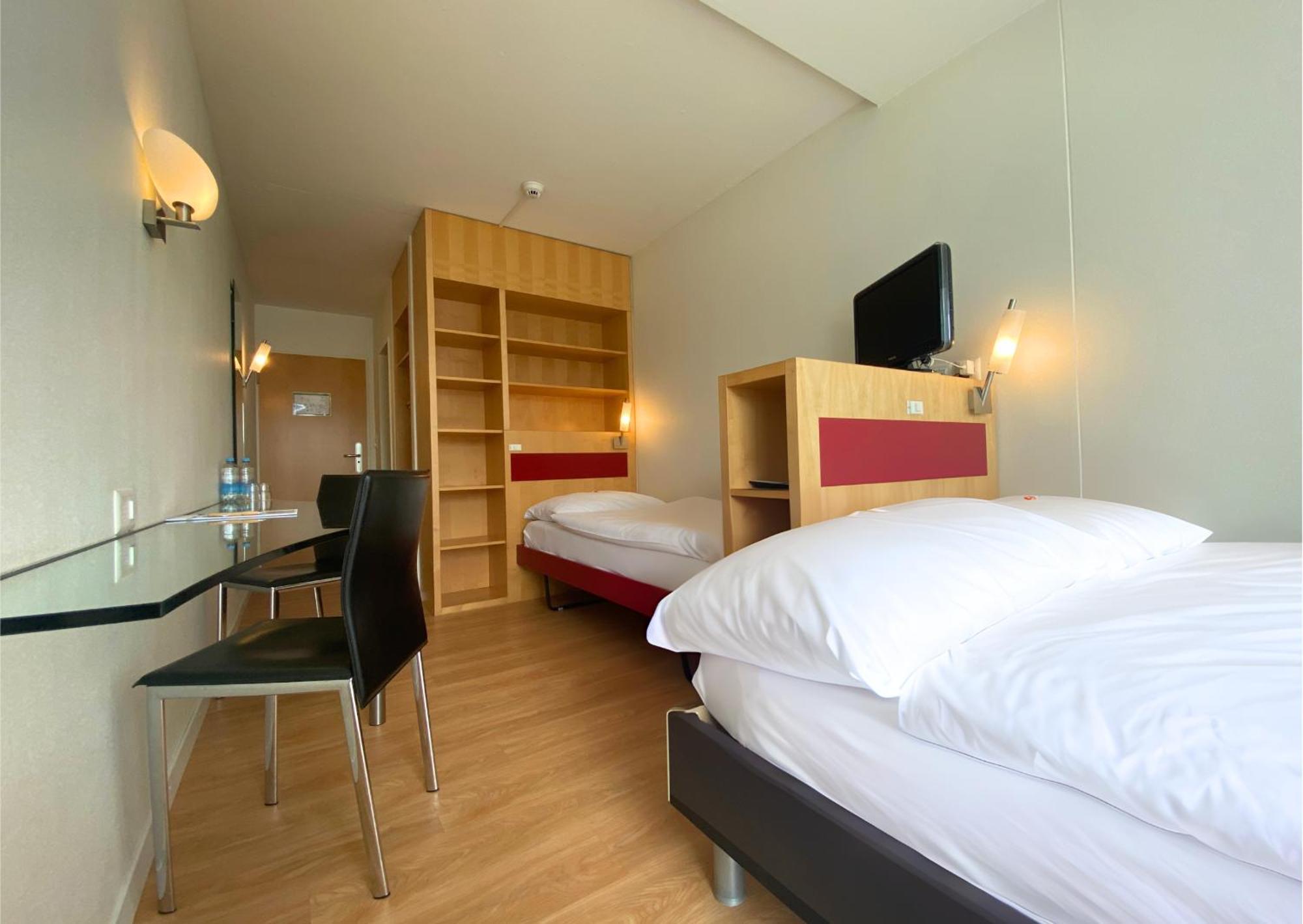 Hotel Seaside Spiez Bagian luar foto